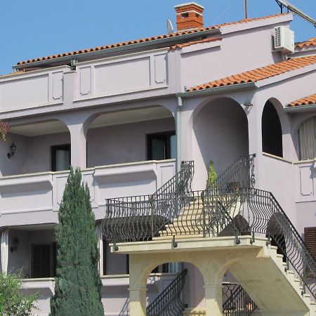 Purple House Apartment Pula Luaran gambar