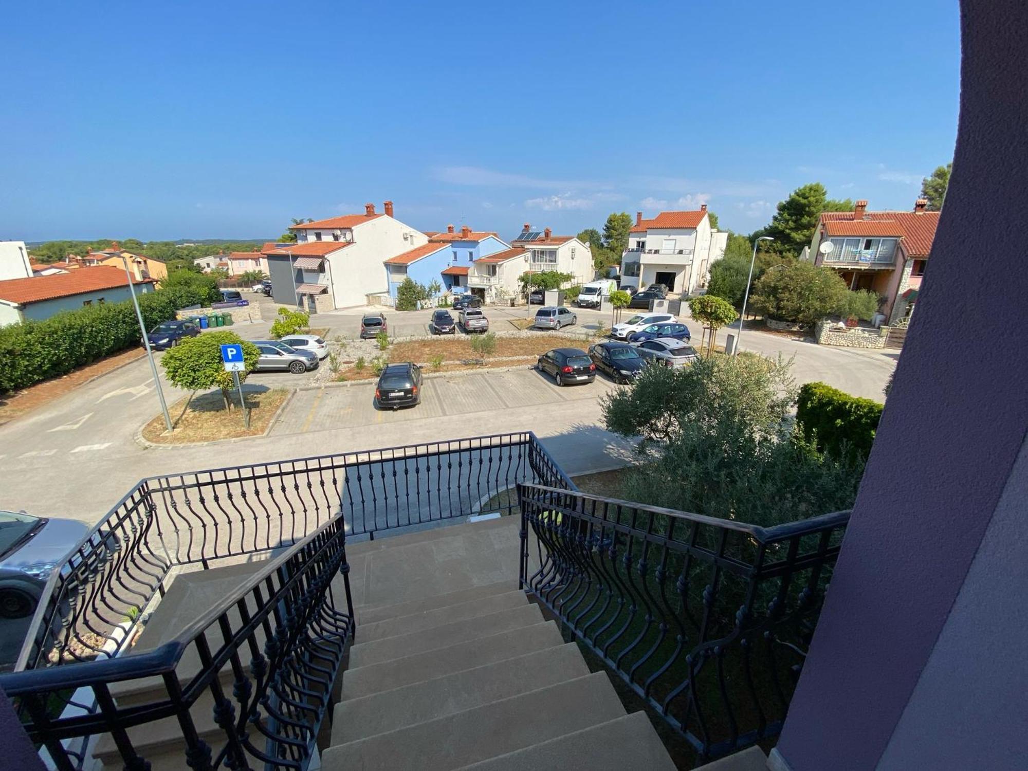 Purple House Apartment Pula Luaran gambar