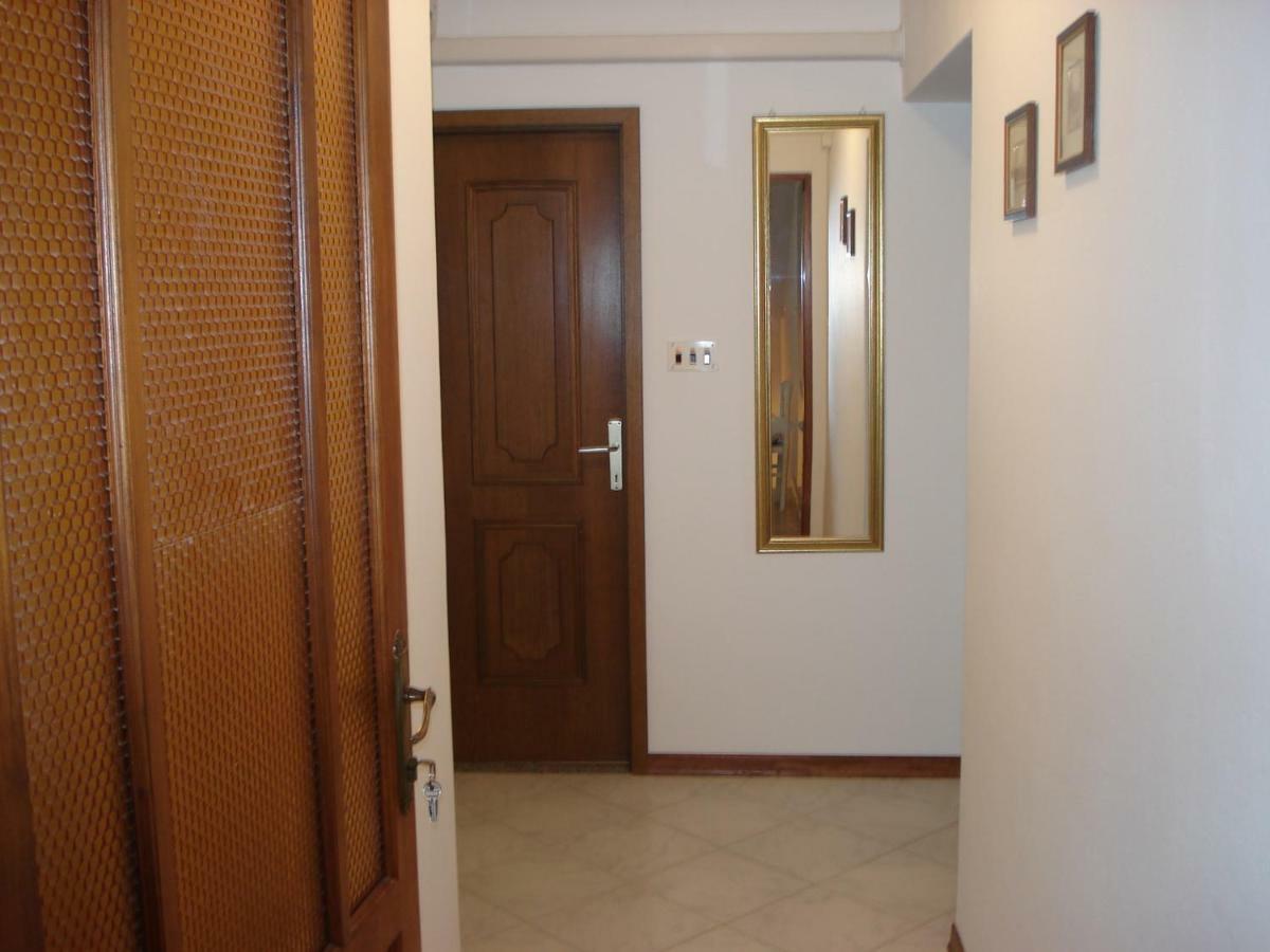 Purple House Apartment Pula Luaran gambar